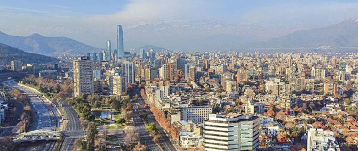 Una buena para la economía chilena: Fitch mantiene la clasificación de riesgo de Chile y le pone perspectiva "estable"