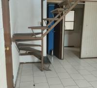 ESCALERA QUE LLEVA AL 2° PISO