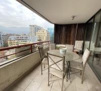 Gran terraza con vista despejada hacia la cordillera