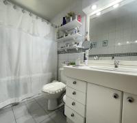 Segundo baño completo, con ventilación