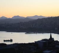 Vista al puerto desde el patio y balcones al poniente