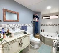 BAÑO DORMITORIO PRINCIPAL CON JACUZZI