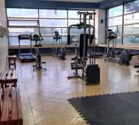 Gimnasio equipado 