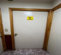 Puerto de acceso a baño de discapacitados