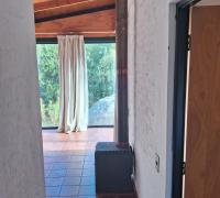 dorm principal con balcón y baño