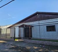 Vista frontis de la propiedad ubicada en la vereda poniente