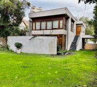 Vista de casa desde jardín