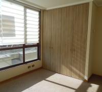 dormitorio principal en suite con walking closet