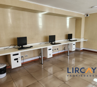 sala de computación para sus residentes