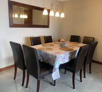 Comedor equipado, cubierta con cristal de vidrio