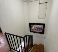 ESCALERA HACIA SEGUNDO PISO