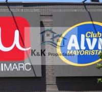 Supermercado Unimarc y Alvi a pasos