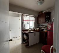cocina amoblada con logia independiente