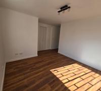 otra vista del dormitorio principal
