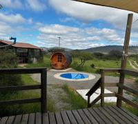 vista desde la terraza hacia la piscina y sauna