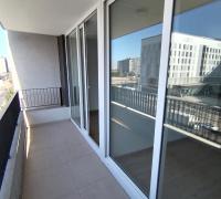 Balcón que abarca todo el departamento 