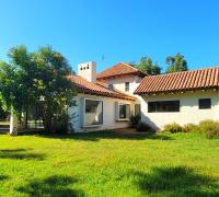 Fachada casa desde el jardín 