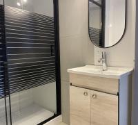 baño ppl con vidrio y vanitorio nuevo