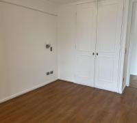 dormitorio con closet doble