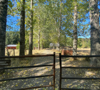 Entrada al loteo de parcelas