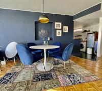 Comedor amplio con cocina integrada