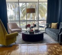 Living en desnivel piso parquet vitrificado, vista despejada con salida a terraza acogedora 