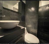 Baños con piedra pizarra 