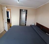 Dormitorio matrimonial vista hacia el interior