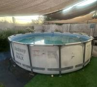 Vista de la casa con piscina portátil, no incluida