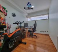 Cuarta habitación con baño privado, ideal para visitas o espacio de oficina independiente