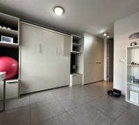 Segunda habitación en suite con innovadora cama plegable integrada que se oculta como clóset