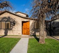 AMPLAI ACASA PARA FAMILIAS NUMEROSAS O PARA USAR COMO OFICINAS HOSTEAL ETC 5 HABITACIONES CERCA DEL CENTRO BUENA COCTIVIDAD DOS PISOS CON ESTACIONAMIENTO TECHADO 