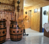 paredes con maderas barnizadas