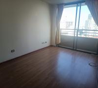 Amplio dormitorio principal en suite, impecable y con excelente iluminación natural. Paredes recién pintadas que aportan frescura y una atmósfera de tranquilidad absoluta.