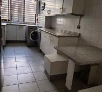 Cómoda cocina con mini comedor de diario integrado