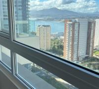 Despierta cada mañana con una inspiradora vista al horizonte marino.