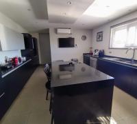 cocina amoblada y equipada