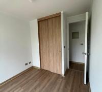 Segundo dormitorio, con amplio closet y piso flotante