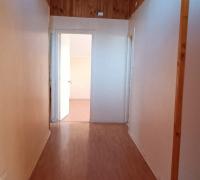 PASILLO QUE CONECTA 2DO PISO SALA DE ESTAR, 3 HABITACIONES 1 BAÑO