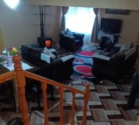 VISTA GENERAL HACIA LIVING COMEDOR DESDE ESCALERA BAJADA DESDE 2DO PISO HACIA 1ER PISO