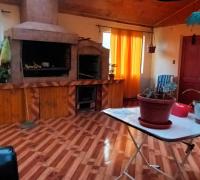 QUINCHO ADOSADO A CASA CON SALIDA DESDE COCINA Y GARAGE DE CASA 