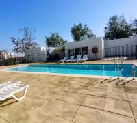 piscina y sala de eventos condominio