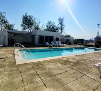 piscina y sala de eventos condominio