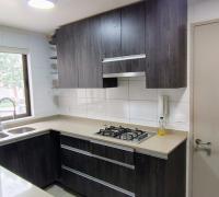 cocina amoblada y equipada
