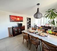comedor con meson incorporado para 6 u 8 personas