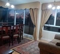 VISTA DE ELEGANTE LIVING COMEDOR AL ATARDECER