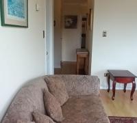 VISTA HACIA EL PASILLO DEL DEPARTAMENTO QUE CONECTA RECIBIDOR HACIA SUS 2 HABITACIONES