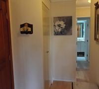 PUERTA DE ACCESO AL RECIBIDOR DEL DEPARTAMENTO QUE CONECTA HACIA LIVING COMEDOR Y HABITACIONES DE LA PROPIEDAD