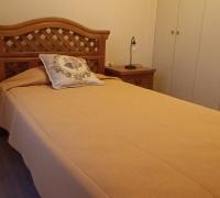 HABITACION CON CAMA DE PLAZA 1,5 EN EXCELENTE ESTADO CON PISO FLOTANTE