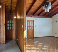 VISTA MINI HALL DE ACCESO Y COMEDOR CON PUERTAS QUE CONECTAN A COCINA Y SALA DE ESTAR